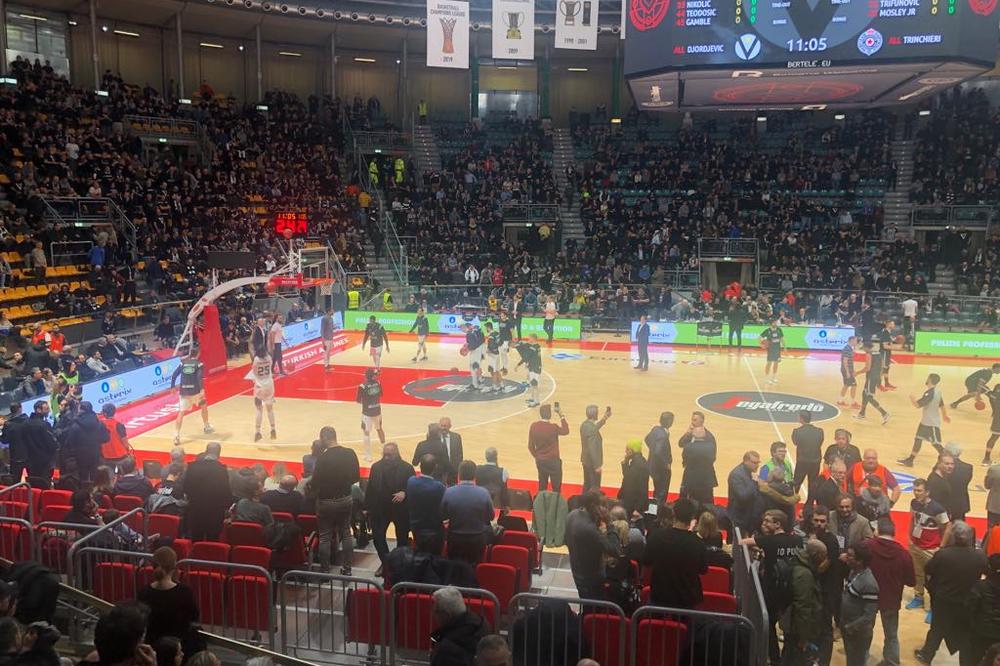 I NAVIJAČI VIRTUSA IMAJU TRANSPARENTE: Pogledajte magičnu atmosferu u Bolonji kroz oči našeg reportera!