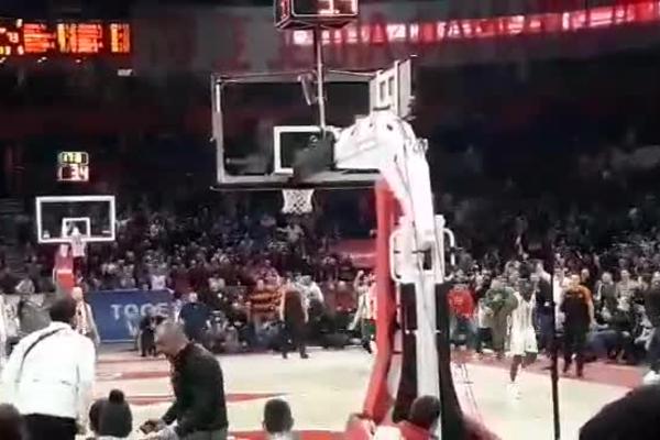 KAKVE SCENE! Ratnici Panter i Dženkins doveli atmosferu u Areni do usijanja!