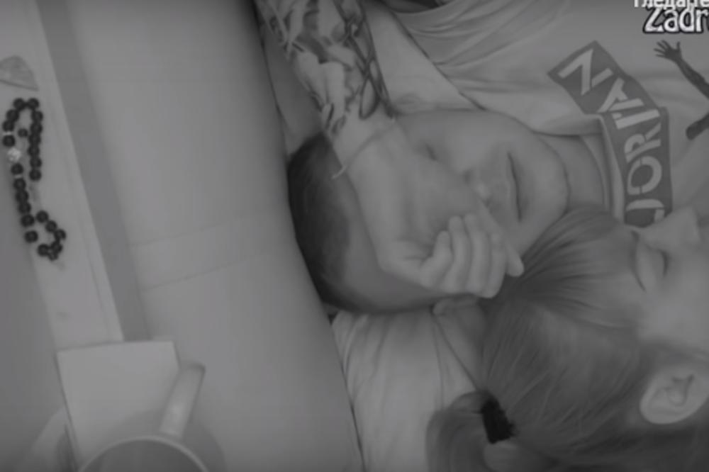 MILJANA I KARIĆ SPAVALI ZAJEDNO, PAO I PRVI POLJUBAC: Završili u krevetu pa se ZANELI! (VIDEO)
