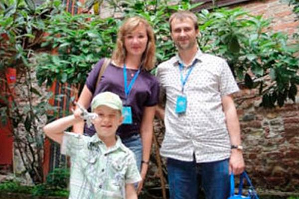 BILI SU SREĆNA PORODICA SVE DO KOBNE DIJAGNOZE: Niko nije ni slutio da će OTAC krvnički ubiti SINA (13)!