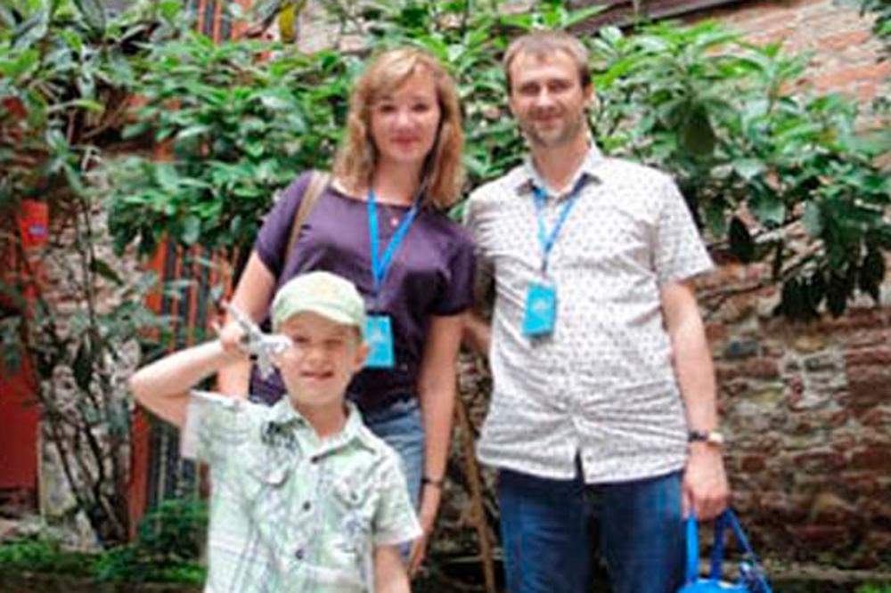 BILI SU SREĆNA PORODICA SVE DO KOBNE DIJAGNOZE: Niko nije ni slutio da će OTAC krvnički ubiti SINA (13)!