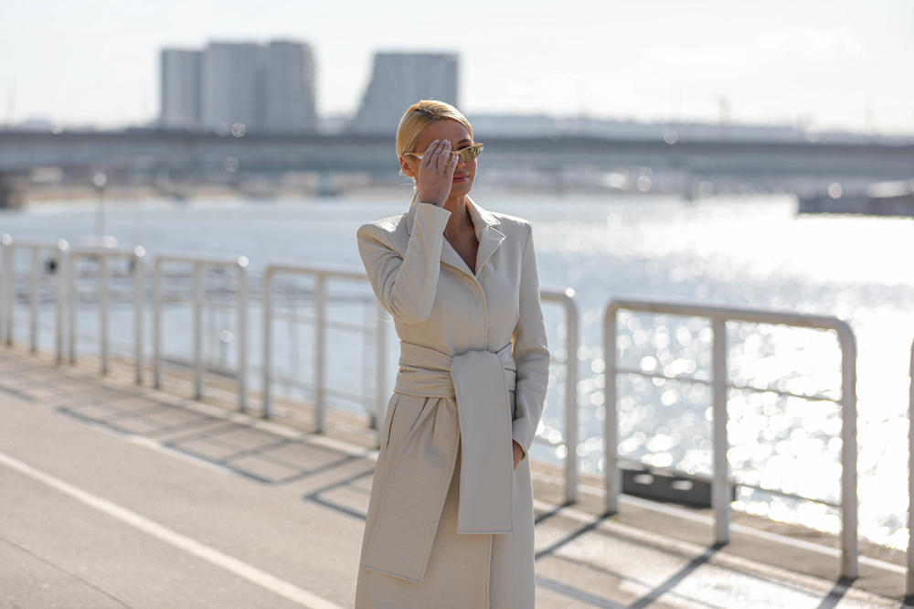 NATAŠI BEKVALAC SEVNULO MEĐUNOŽJE! Raširila noge, pa pokazala previše! (FOTO)