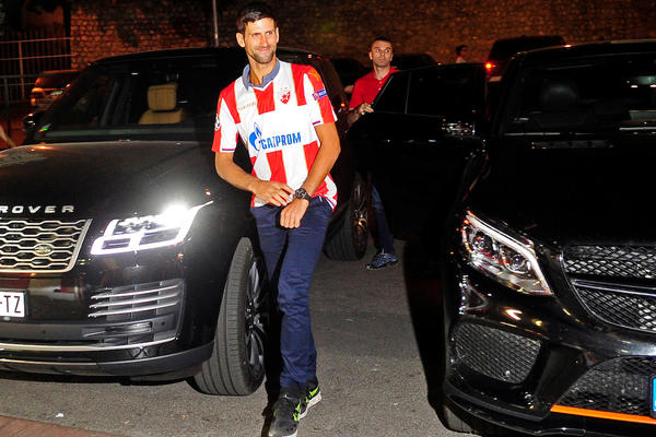 SAMO MU ZVEZDIN GRB FALI: Novak ima novu garnituru dresova! Osvaja svet u crveno-belom!