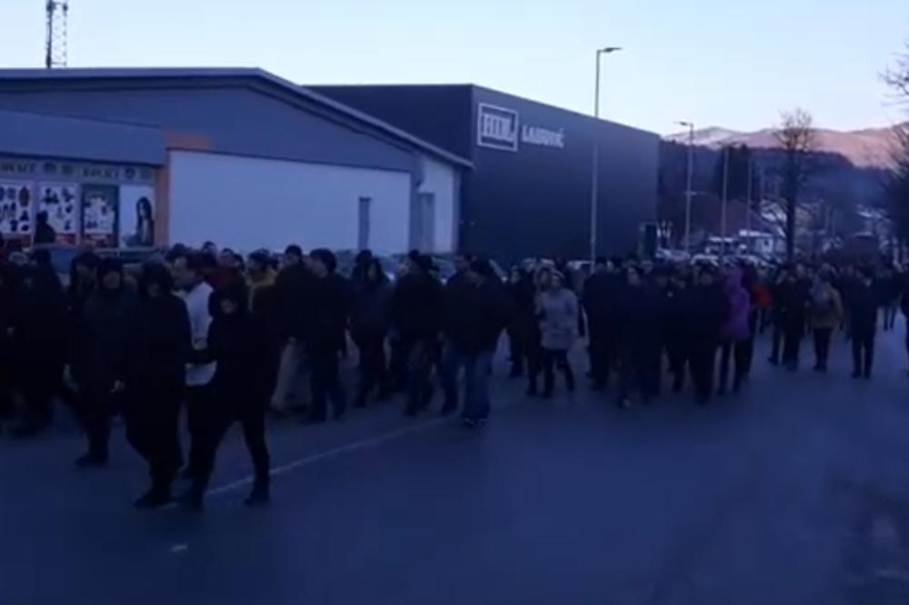 U CRNOJ GORI REKA LJUDI, VERNICI IZAŠLI NA ULICE: Trenutna situacija je ovakva! (VIDEO)