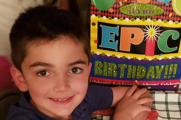 SIN (8) POLICAJCA UMRO OD SMRZAVANJA U GARAŽI: Njegova smrt otkrila je BOLESNE ZLOČINE oca i maćehe! (VIDEO)