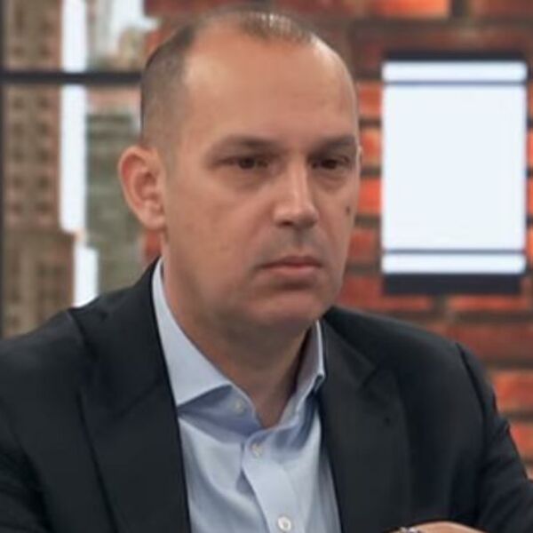 LONČAR OBIŠAO ZAPOSLENE U BATAJNIČKOJ KOVID BOLNICI! Došao da vidi kako teče prijem prvih pacijenata