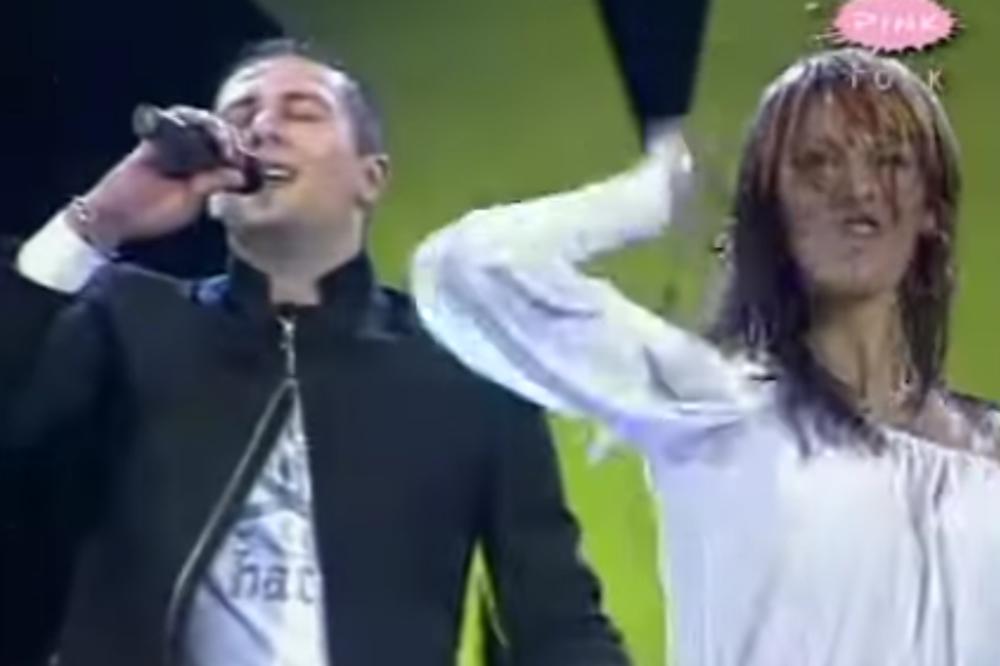 BILA JE UČESNICA RIJALITIJA, IMA DETE SA POZNATIM PEVAČEM, A DANAS IZGLEDA OVAKO! Evo o kome je reč