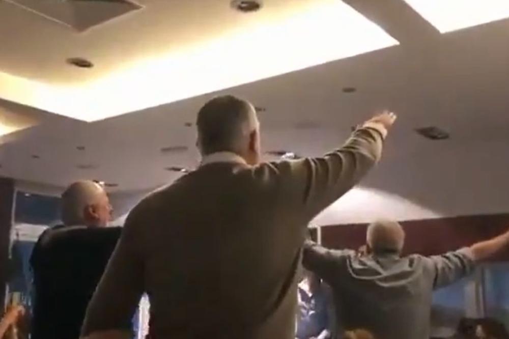 GROBARI U TRANSU ZBOG OVOG SNIMKA: Danilović kao vođa navijača, Kićanović i Žoc pevaju o ljubavi prema Partizanu