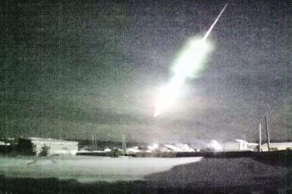 NEOBJAŠNJIVO ČUDO NA NEBU IZNAD RUSIJE! Pad NEPOZNATOG OBJEKTA uterao strah u kosti! (VIDEO)