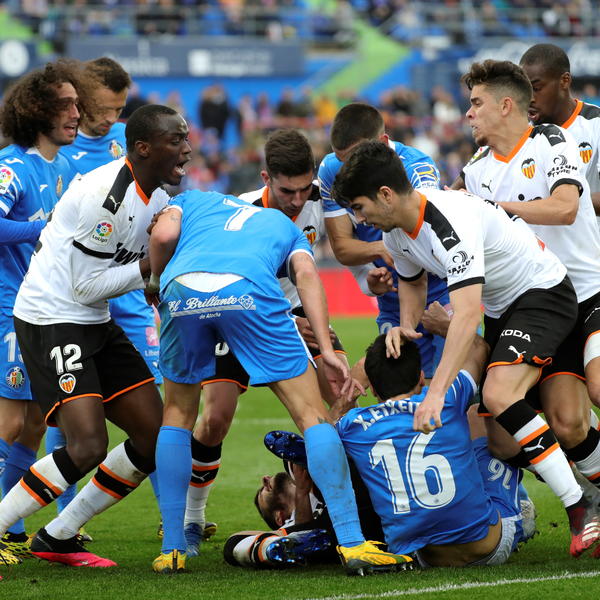 TAKO SE TO RADI: Klub iz Primere daruje godišnje karte navijačima za sledeću sezonu!