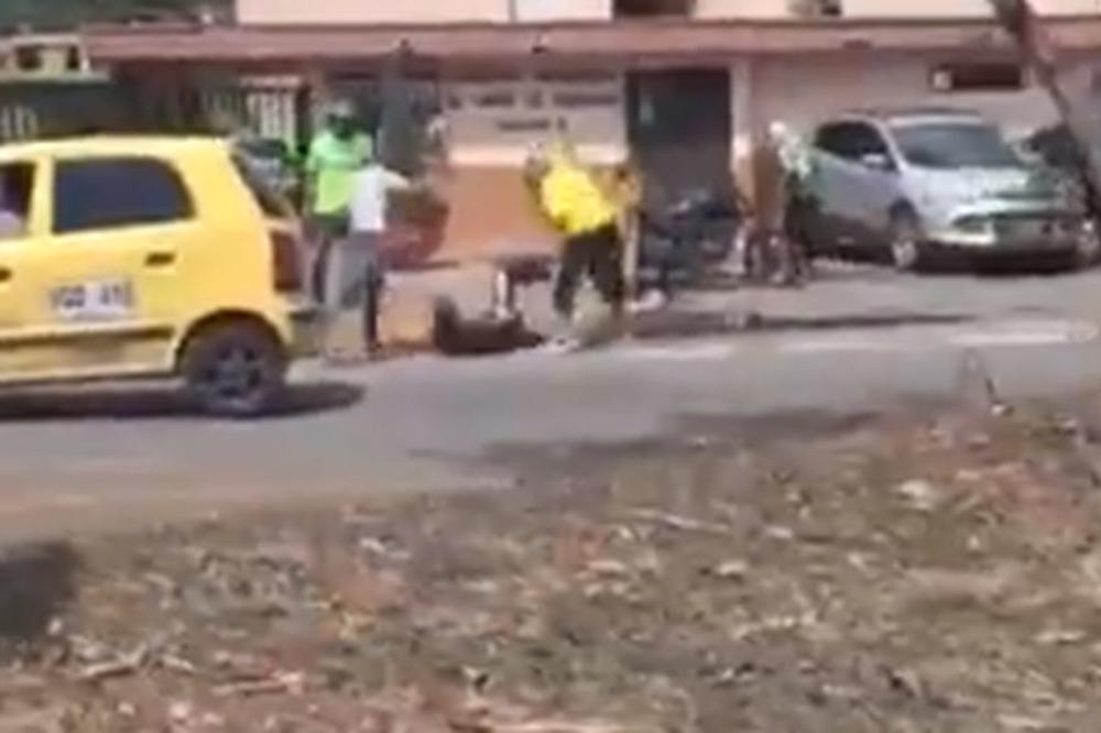 UZNEMIRUJUĆE! NAVIJAČ UBIJEN NASRED ULICE: Izboli ga na smrt, a prolaznik nije hteo da ga odveze u bolnicu!