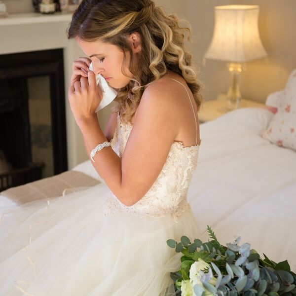 MLADA ZATEKLA MLADOŽENJU I SVEKRVU U WC-U, PREVRNUO JOJ SE ŽELUDAC KAD JE ŠTA RADE! Tu scenu nikad neće zaboraviti