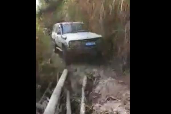 OVAJ VOZAČ JE URADIO NEMOGUĆE! Malo ko bi OVO uspeo (VIDEO)