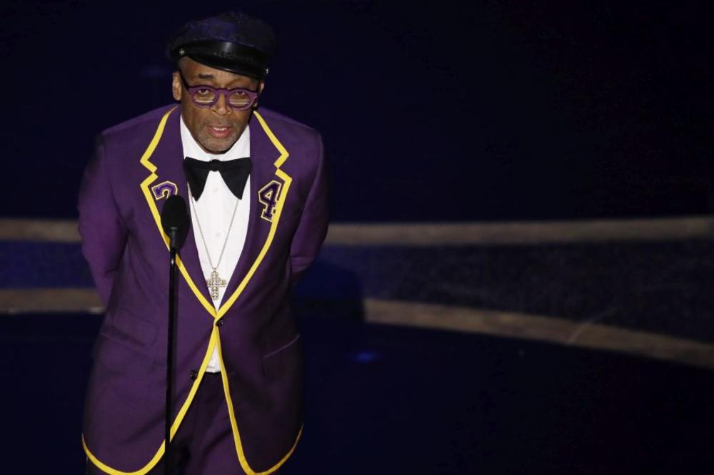 KULTNI REDITELJ SPAJK LI NE MOŽE DA PREBOLI POGIBIJU KOBIJA BRAJANTA: Odelom na dodeli Oskara mu je odao poštu!