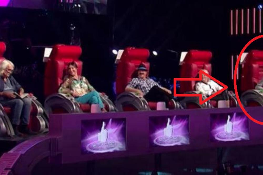 NAŠ PEVAČ JE JEDAN OD NAJBOGATIJIH U SRBIJI, A SKITNICA MU ČUČI ISPRED KAPIJE! Komšije ga RASKRINKALE!