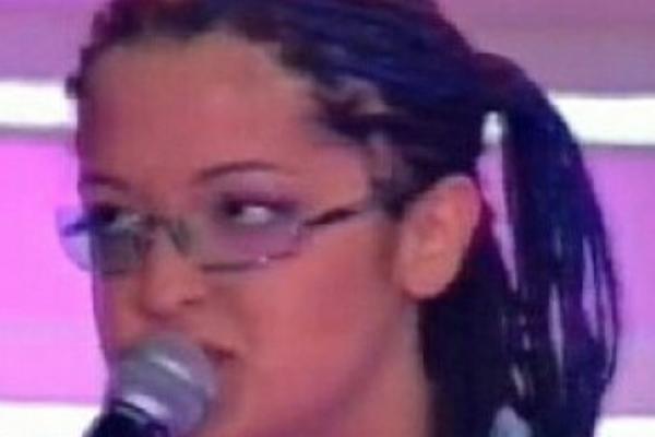 ZAVODNICA DUGE KOSE SA KIKAMA, NAŠMINKANA, NA VRTOGLAVO VISOKIM ŠTIKLAMA: Mariju u ovom izdanju NE PAMTE MUŠKARCI?