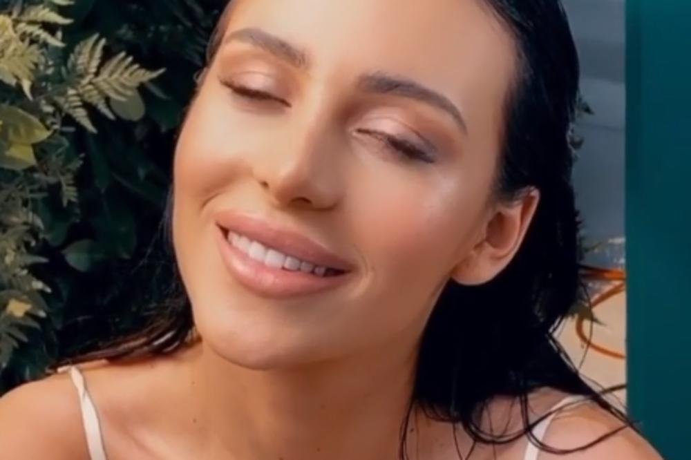 SA TAJLANDA PRAVO U BEOGRADSKI KLUB! Anastasija Ražnatović DEKOLTE do PUPKA, osunčana i ATRAKTIVNA DO BOLA