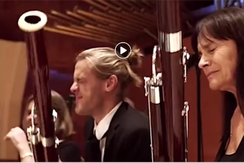 OTKAČENI KLASIČARI: Orkestar pokušava da svira nakon konzumiranja najljuće čili papričice na svetu