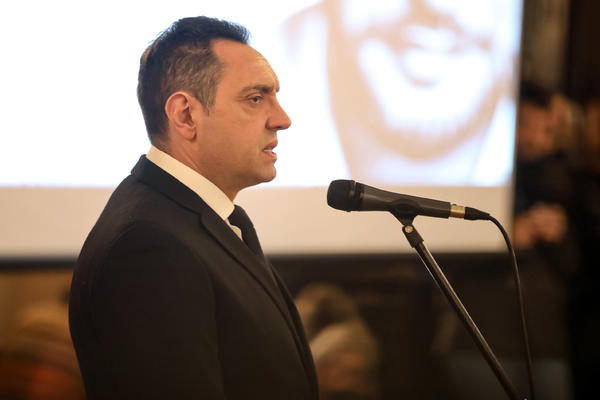 Redakcija Nedeljnika odbacila kao uvredljivo izvinjenje PR službe ministra odbrane, Aleksandra Vulina!