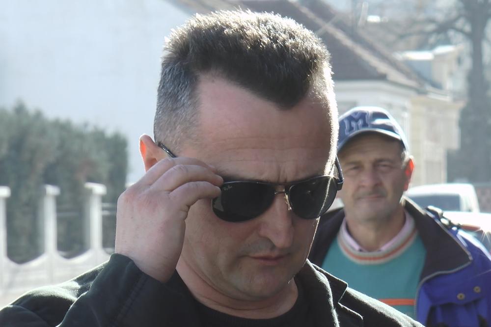 MILETA JE ŠUMADIJSKI ŠERLOK HOLMS: Proverava vernost supružnika, ALI I LJUBAVNICA (FOTO)