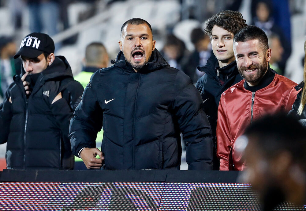 Valeri Božinov ( u sredini)