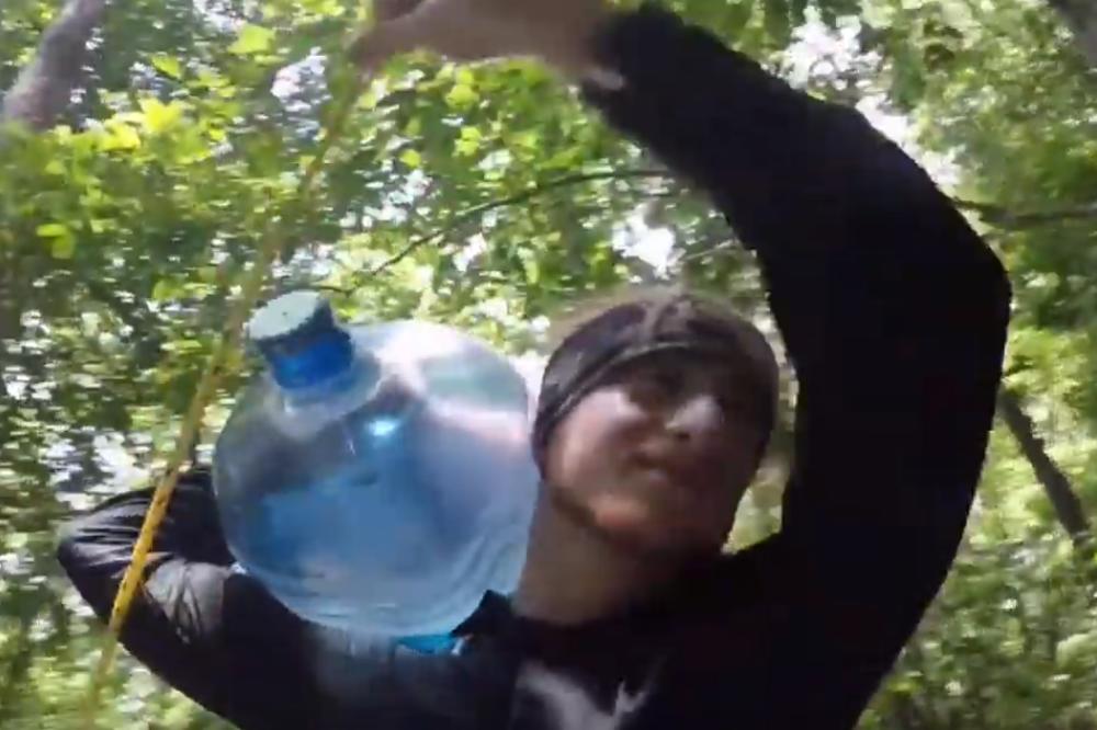 UMRO MLADI GLUMAC, SAMO SE SRUŠIO NAKON DŽOGINGA KROZ ŠUMU: Napustio nas u 25. godini života!