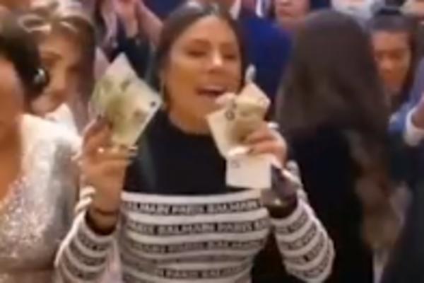 SAMO ZA ONE KOJI SE NE BOJE KORONE! Sandra Afrika počela da peva po kućama: Bakšiš samo PLJUŠTI, LOVA DO KROVA!