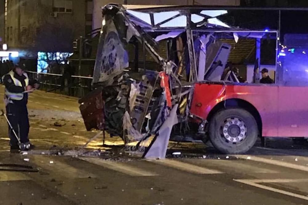 STRAVIČNE SCENE, VOZILA SU BILA PREPOLOVLJENA! Radnici Čistoće će zauvek pamtiti SLIKE UDESA IZ ZEMUNA