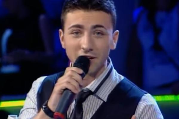 POBEDIO JE U ZVEZDAMA GRANDA, A SADA PRUŽA POMOĆ PEVAČIMA: Evo gde je i čime se danas BAVI Stefan Petrušić