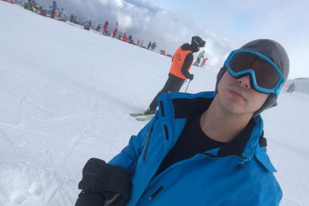 POBEGAO IZ SRBIJE! Evo gde uživa bivši zadrugar! (FOTO)