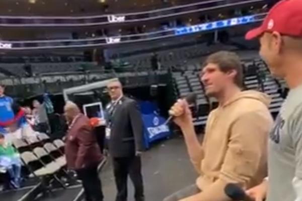 SRPSKA NOĆ U DALASU, BOBI MARJANOVIĆ PEVAO ŠABANA SRBIMA: Izborom pesme ih je pogodio tačno u srce!