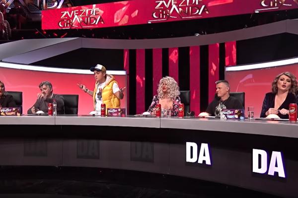 JELENA PORUČILA SAŠI DA JE ĆORAV, ON JOJ BRUTALNO UZVRATIO: Izbio SKANDAL među članovima žirija, NAPUSTILA SNIMANJE