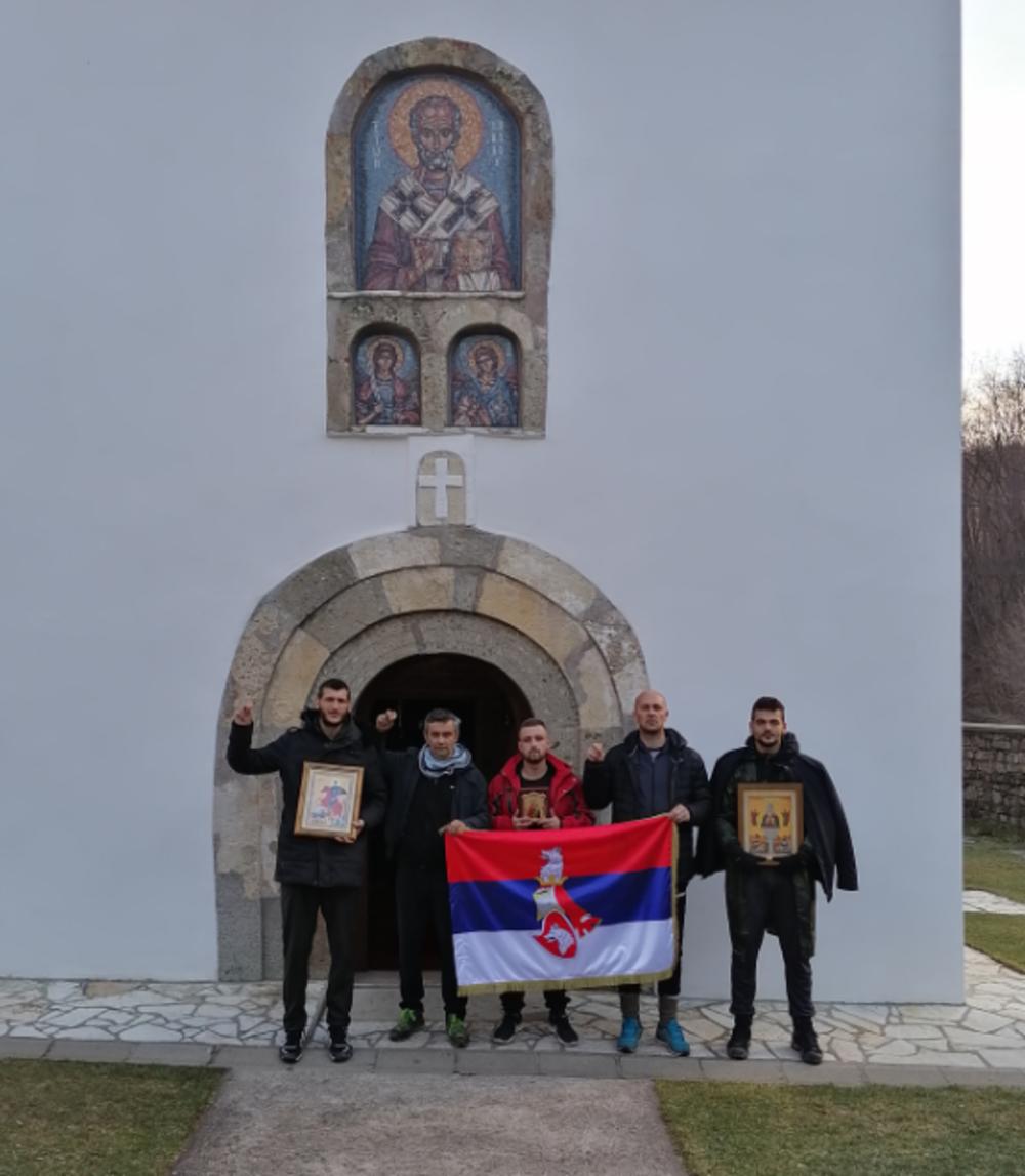 Ovi momci žele da brane svetinje 