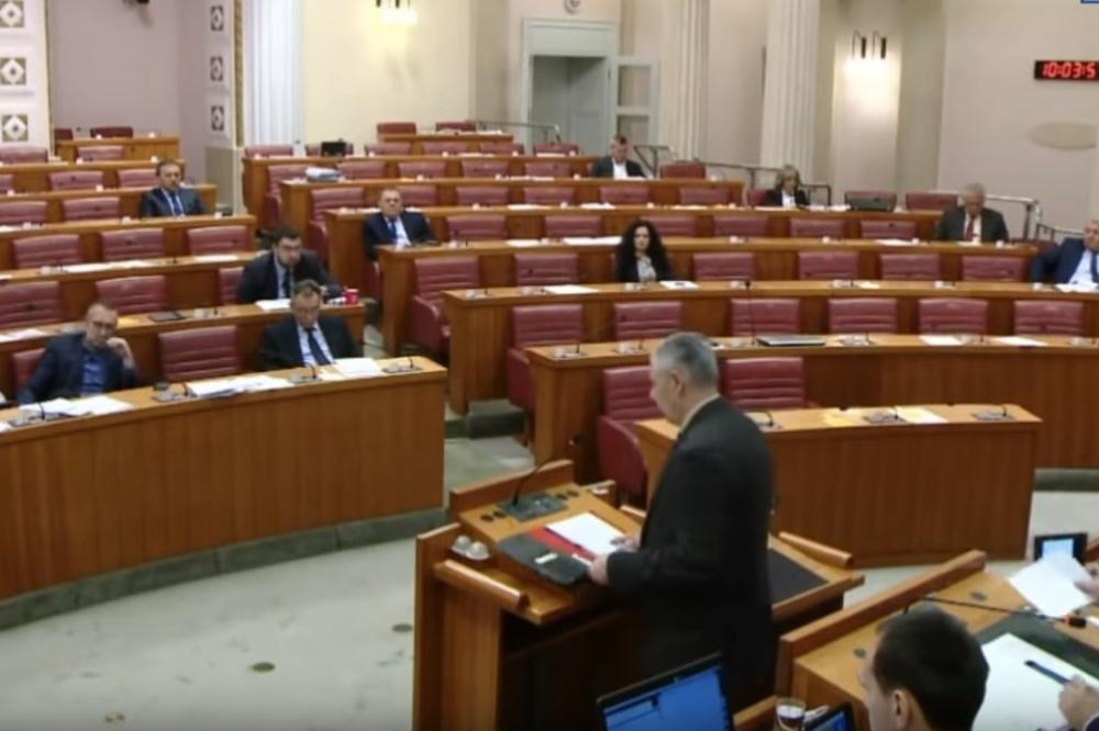 NEMOJ DA SE*EŠ, MAJMUNE JEDAN BRE: Haos među poslanicima, Željko zamalo dobio BATINE usred SKUPŠTINE!