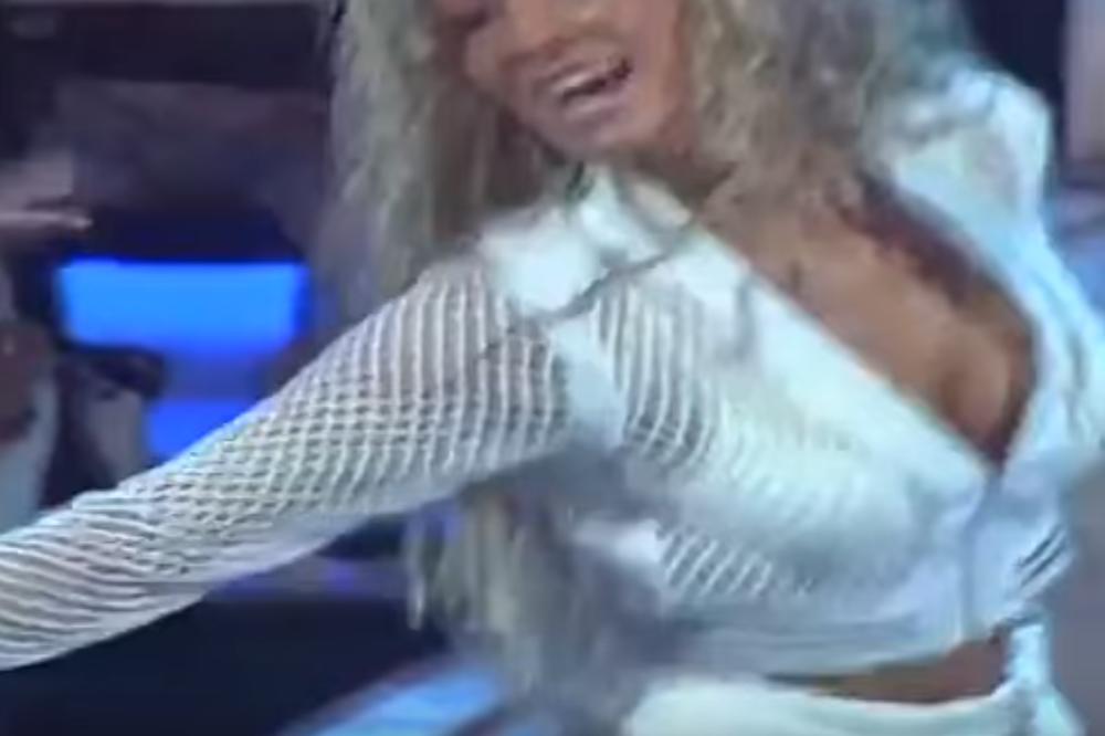 KARLEUŠA OBJAVILA SNIMAK IZ IZOLACIJE! Skinula NADOGRADNJU I NOKTE i poručila: Ništa od mene neće da ostane!