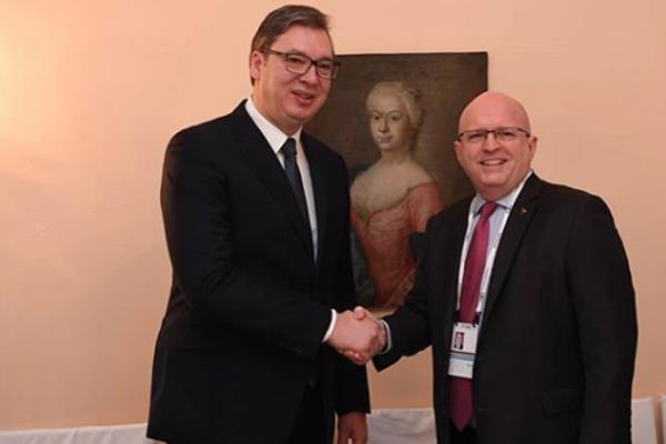 VEOMA BITAN SASTANAK VUČIĆA U MINHENU! Ovaj čovek je izuzetno važan TRAMPOV IGRAČ