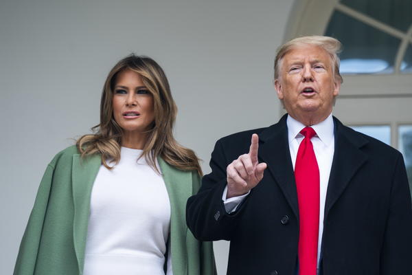 MELANIJA NIJE ODOLELA ZMIJSKOM PRINTU: O njenoj uskoj SUKNJI bruji Amerika - ovaj model dobro stoji svim ženama!