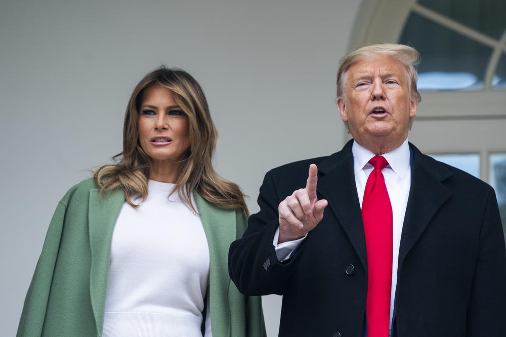 MELANIJA NIJE ODOLELA ZMIJSKOM PRINTU: O njenoj uskoj SUKNJI bruji Amerika - ovaj model dobro stoji svim ženama!