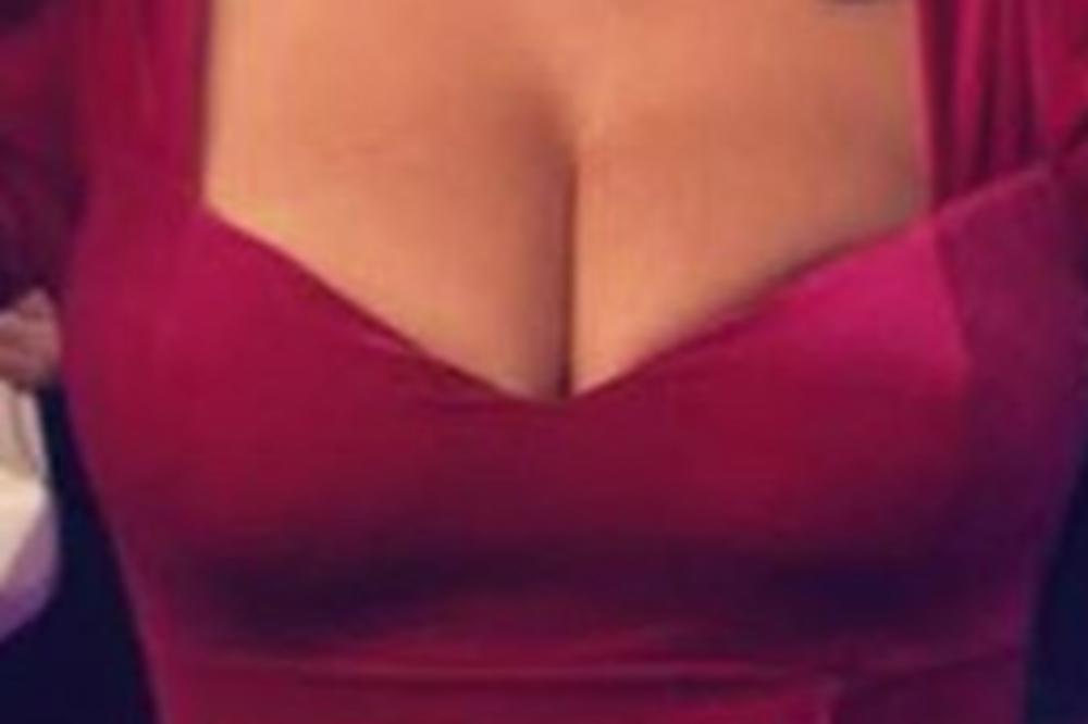 NIJE JANA! NAJVEĆE PRIRODNE GRUDI NA ESTRADI PRIPADAJU OVOJ PEVAČICI: Iako su OGROMNE nisu se obesile POD TEŽINOM!