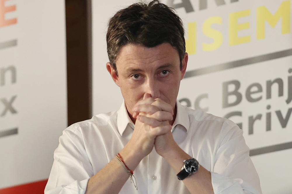 ISPLIVAO VRELI SNIMAK POLITIČARA: Odustao od izbora nakon što su svi videli njegov POLNI ORGAN (FOTO)