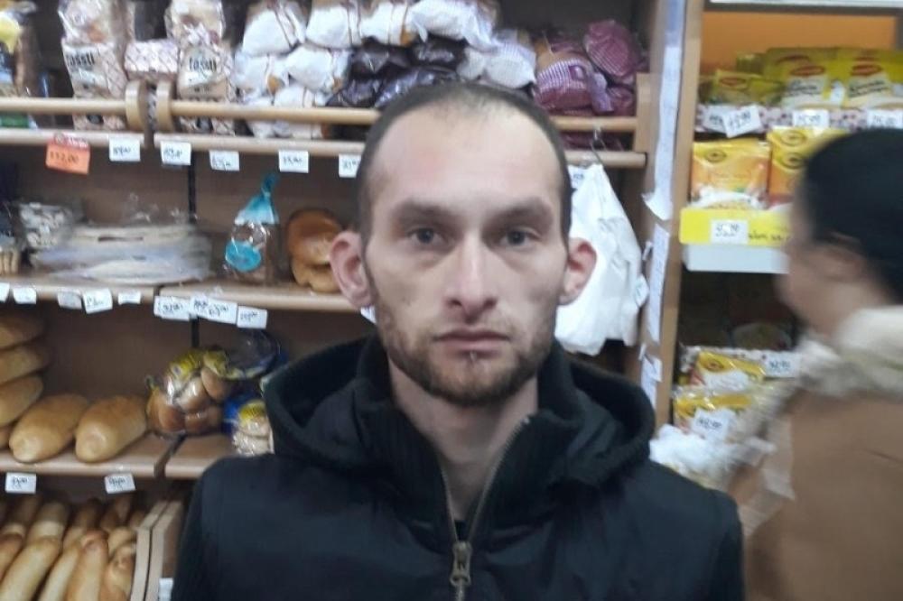 SRPSKA POLICIJA HITNO TRAŽI OVOG ČOVEKA: Ako ste ga videli, ODMAH nazovite ove brojeve! (FOTO)