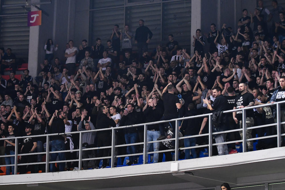 TRESE SE ČAIR OD PROZIVKI NA RAČUN ZVEZDE: Grobari posle pobede pomenuli večitog rivala, pa zapevali sa igračima!