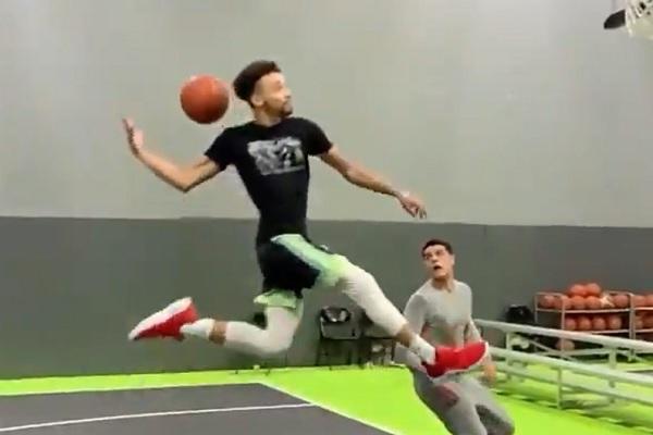 UPRAVO JE IZMIŠLJENO NAJBOLJE ZAKUCAVANJE U ISTORIJI KOŠARKE! Posle ovoga, nema potrebe za ol-star takmičenjem!