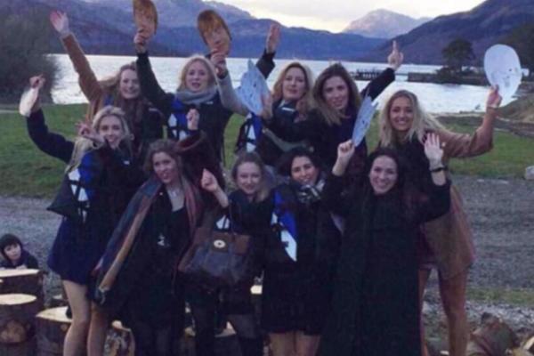 SLIKALE SE PORED JEZERA NA DEVOJAČKOJ VEČERI: Kada su pogledale fotografiju, ODMAH SU POBEGLE SA TOG MESTA! (FOTO)