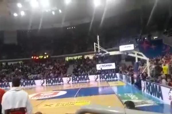 ŠAKOTA RAFALNOM PALJBOM PO SUDIJI! Tenzije na meču Zvezda - Mega!