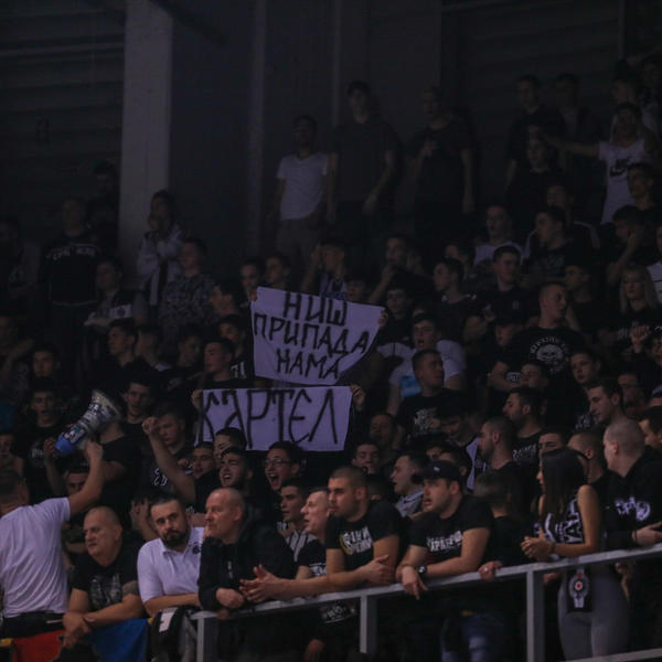 LEGENDA JUGA VODI NAVIJANJE U NIŠU: Ova slika će obići celu crno-belu Srbiju!