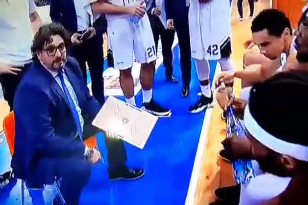 TRINKIJERI RAZNEO SVOG IGRAČA NA TAJM-AUTU: Urlao je na njega i postavio mu pitanje zbog kojeg će se pušiti danima!