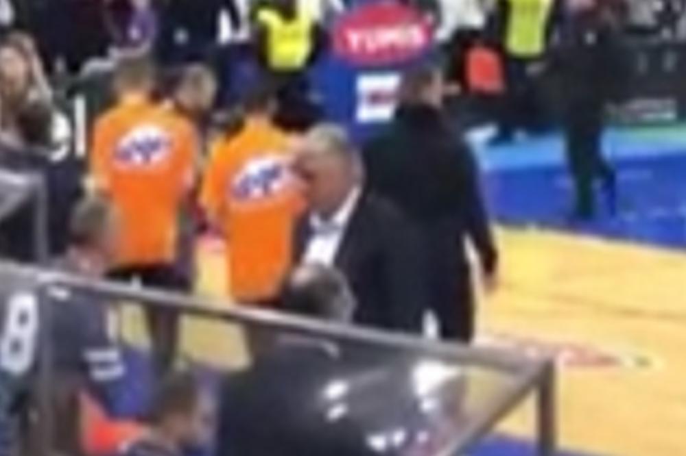 U FMP SU BAŠ POBESNELI! Vladan Mitrović Prangija doleteo do zapisničkog stola, a potom je nastao TOTALNI HAOS!