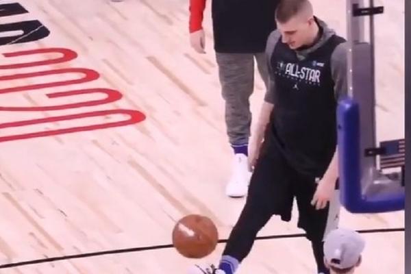 JOKIĆ IMITIRAO LEBRONA I IGRAO FUDBAL: Srbin je glavna zvezda Ol-stara! Ovo se ne viđa svaki dan!