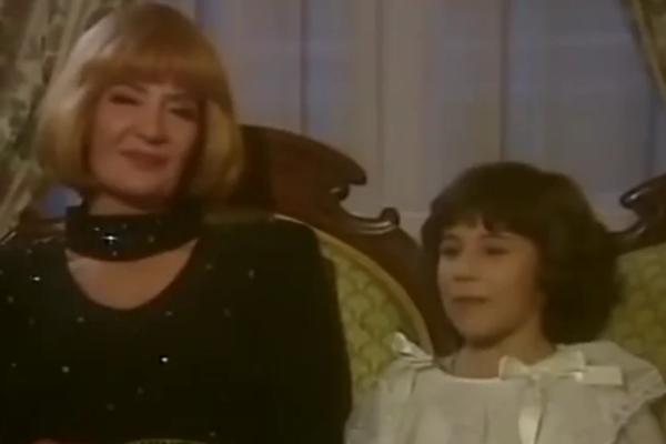 BILA JE NASLEDNICA LEPE LUKIĆ I ODUŠEVILA JE NAROD! Batalila pevanje, sada DRŽI FRIZERSKI SALON U OPOVU!